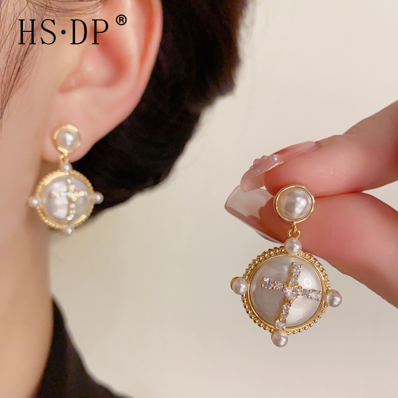 fashionable retro universal design earrings with zircon from pearl