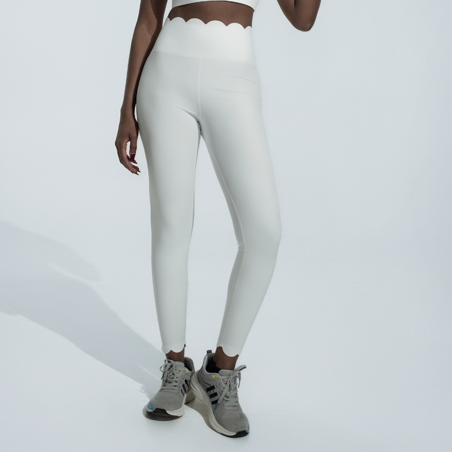 Europa y América transfronterizas damas piel de yoga de encaje pantalones apretados de elevación de cadera pantalones deportivos de adelgazamiento para montar pantalones de ejercicio