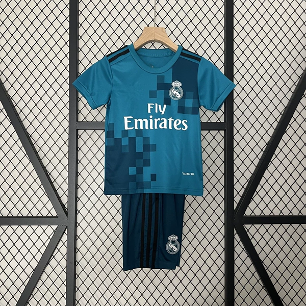 1718 Real Madrid two guests