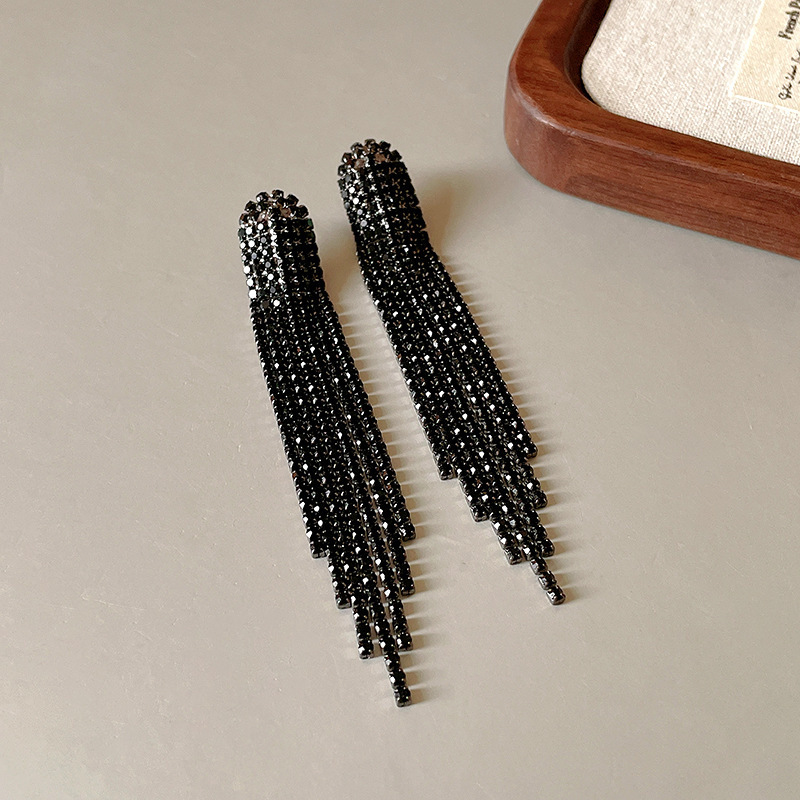 Agujas de plata transfronterizas flores de zircón aretes de bordillo estilo de moda pernos de auriculares lujosos de alto nivel de diseño de auriculares nicho