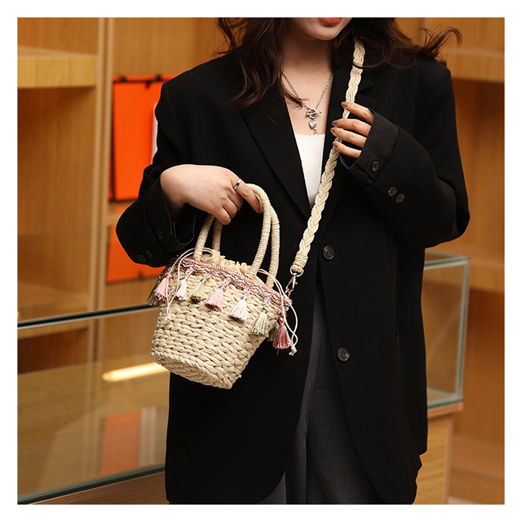 Women's Medium Straw Stripe Ethnic Style Tassel Bucket String Straw Bag display picture 6