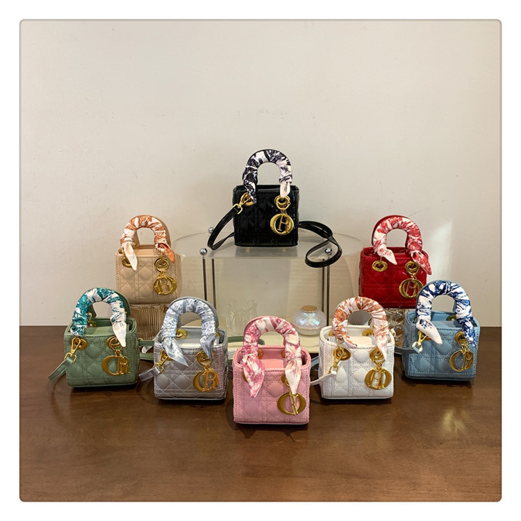 Cross-Border Princess Diana Bag 2025 Autumn and Winter New Style Light Luxury Genuine Leather Texture Quilted Stylish Handbag Shoulder Crossbody Bag