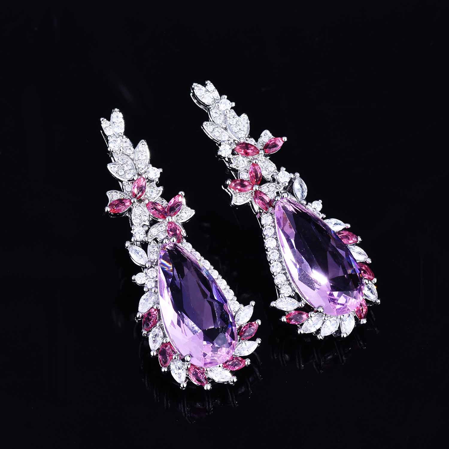 Mode Schmetterling Morganit Pendelleuchte Luxus Voller Diamant Ohrring Anhänger Großhandel display picture 10
