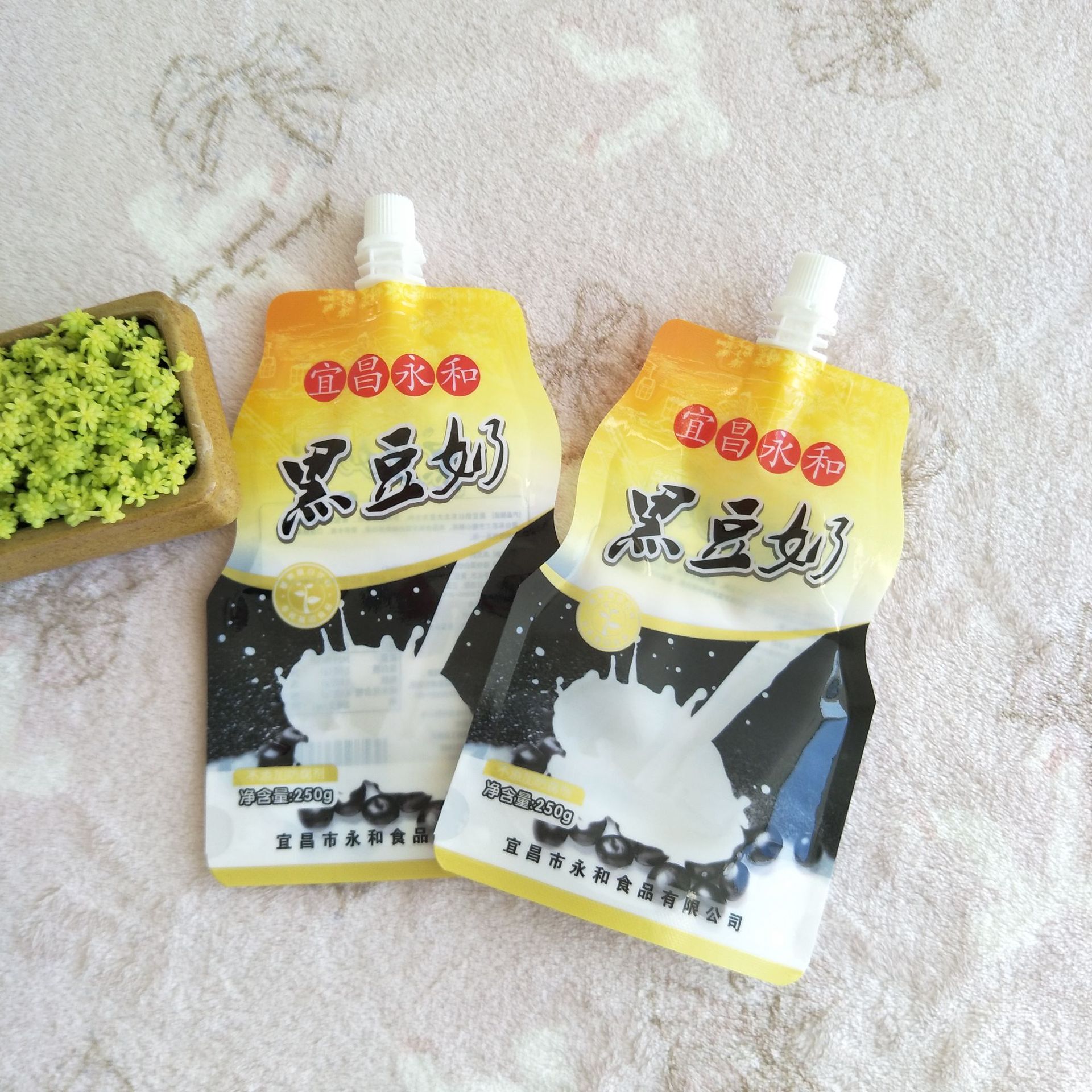 定 制彩印黑豆奶豆浆包装袋  牛奶异型吸嘴袋 富氢水企鹅包铝箔袋