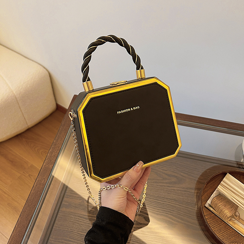 Bolsos al por mayor transfronterizos para mujer 2023 nuevo estilo estilo estilo occidental casual simple bolso de caja bolso de cadena mensajero bolso de axila