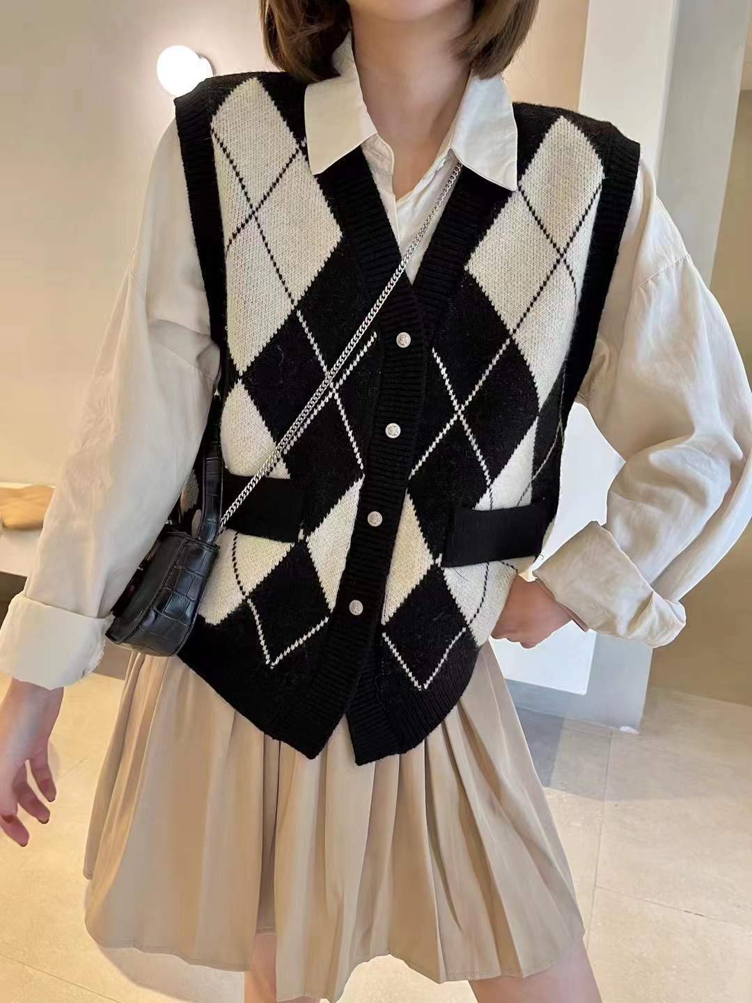 新款V领针织马甲女