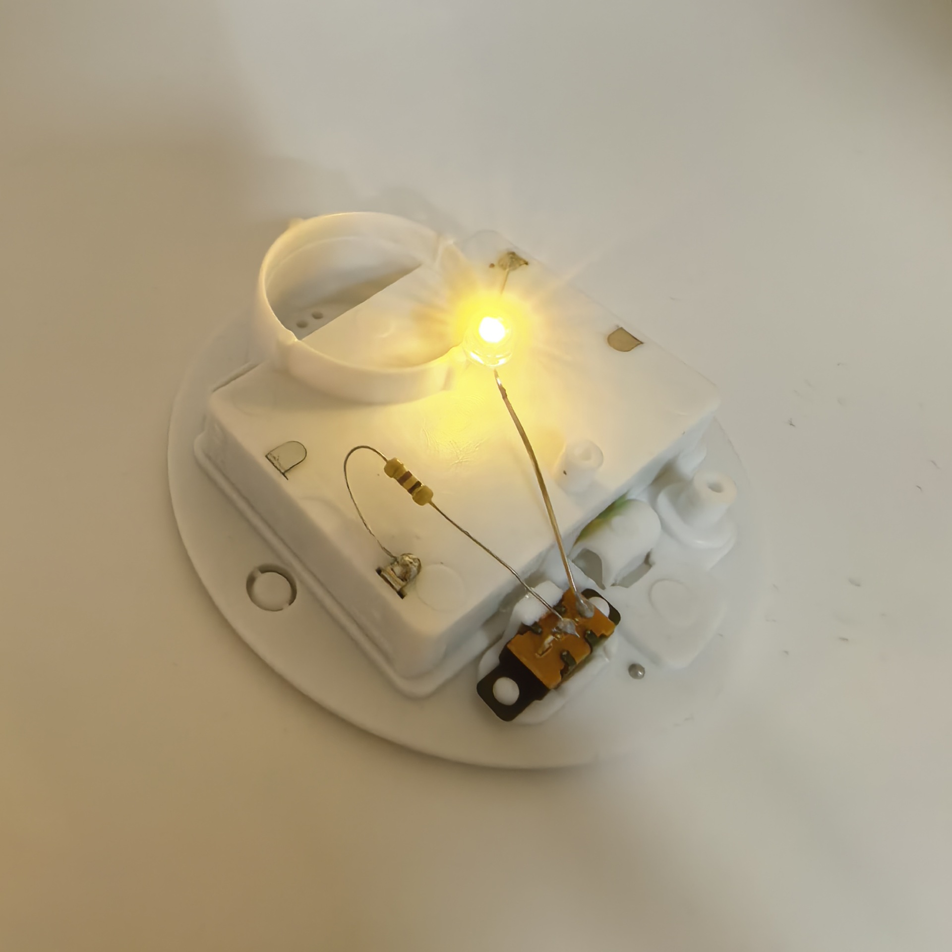 厂家供应圣诞灯光挂件发光灯芯塑料底座Diy圣诞树礼物装饰品批发