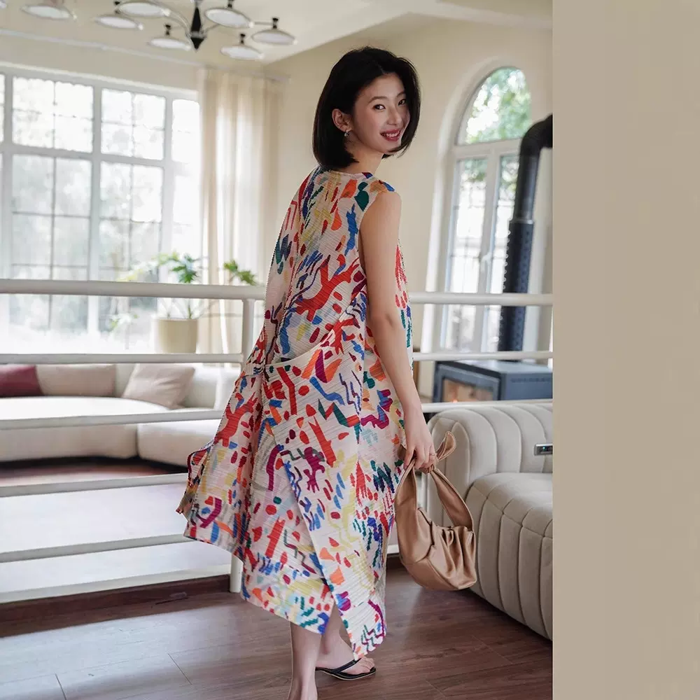 新款设计感印花三宅风褶皱连衣裙女宽松遮肚高级感优雅无袖中长裙