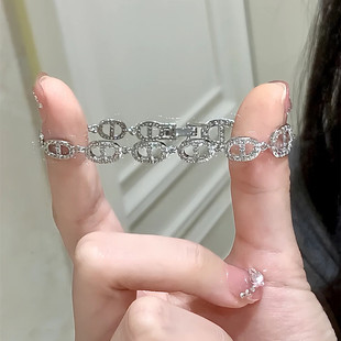 �p��΢��ʯ�i�������С���L��ʽ��ĸ�߼��Еr�����C�����ۯB��