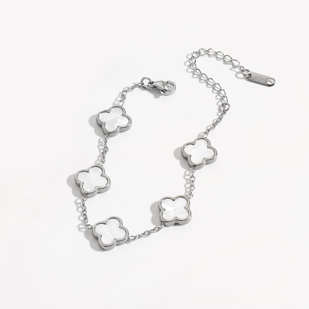 흰색 조개가 달린 은팔찌(양면꽃)