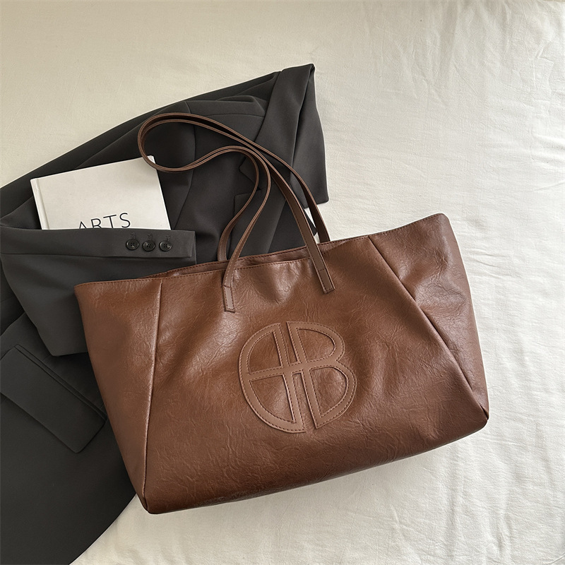 Bolso de mano de dama de alto nivel primavera y verano 2025 versátil bolso de viaje en bolsa popular de gran capacidad este año