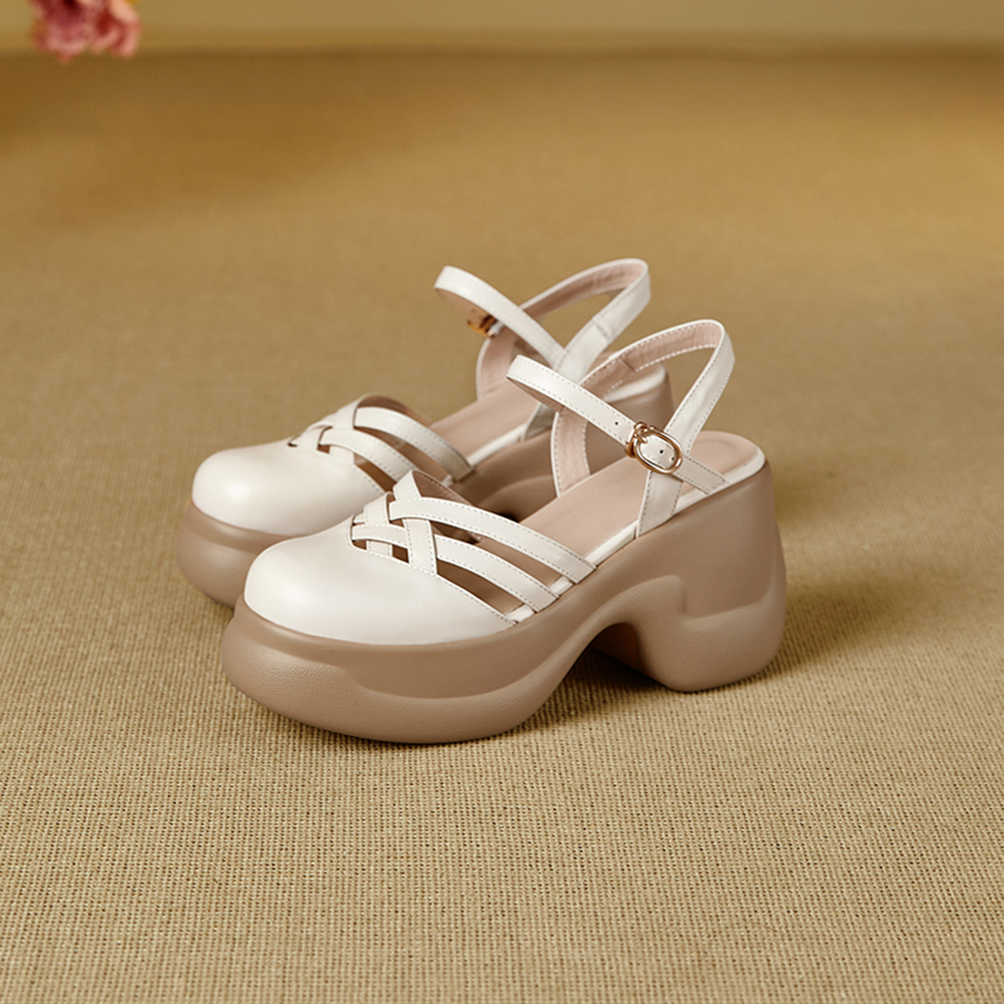 Sandal nữ quai chữ V đế bánh xốp dày dệt lồng phong cách La Mã — màu trắng ngà