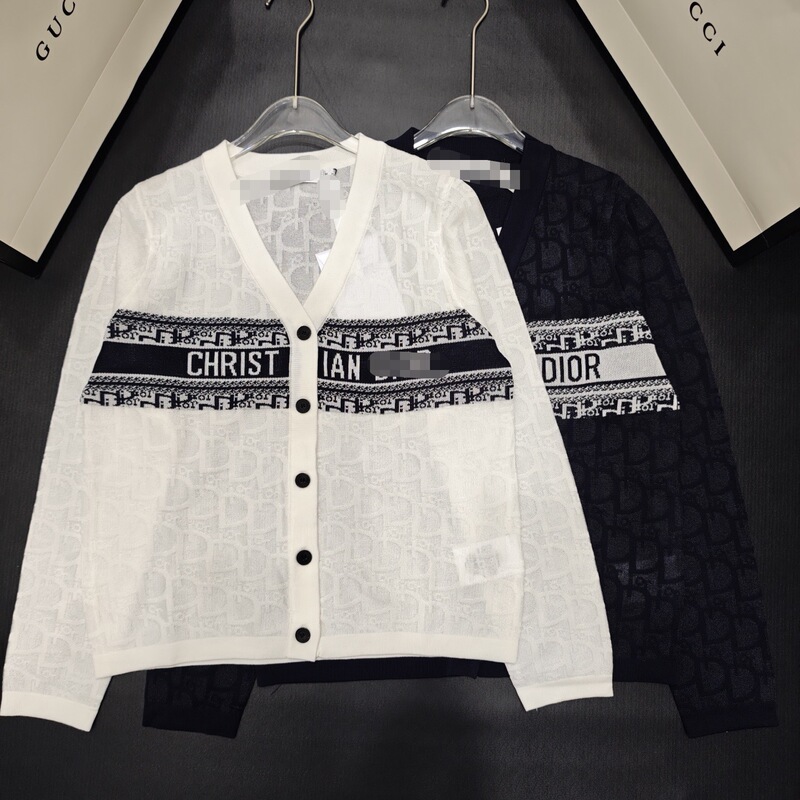 D Brand 2025 Early Spring New Jacquard Letter Pattern Long-Sleeve Knit V-Neck Cardigan, Thin and Fashionable, Versatile Ice Silk D Brand 2025 Early Spring New Jacquard Letter Pattern Long-Sleeve Knit V-Neck Cardigan, Thin and Fashionable, Versatile Ice Silk