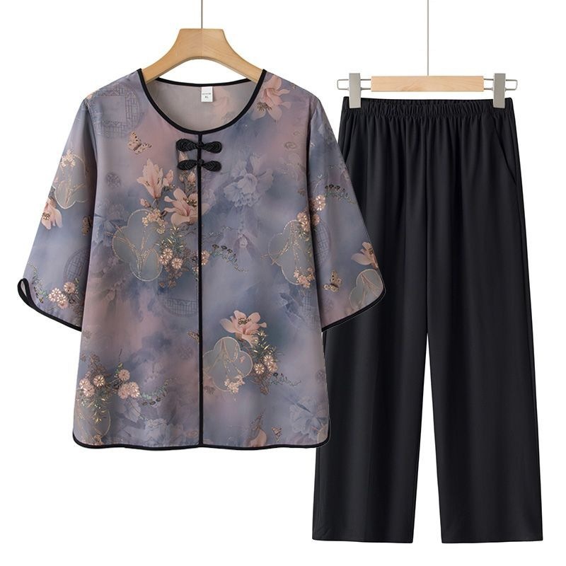 New summer outfit for grandmothers: a two-piece set featuring a short-sleeved shirt and pants, in a Chinese-style design, perfect for middle-aged and elderly women