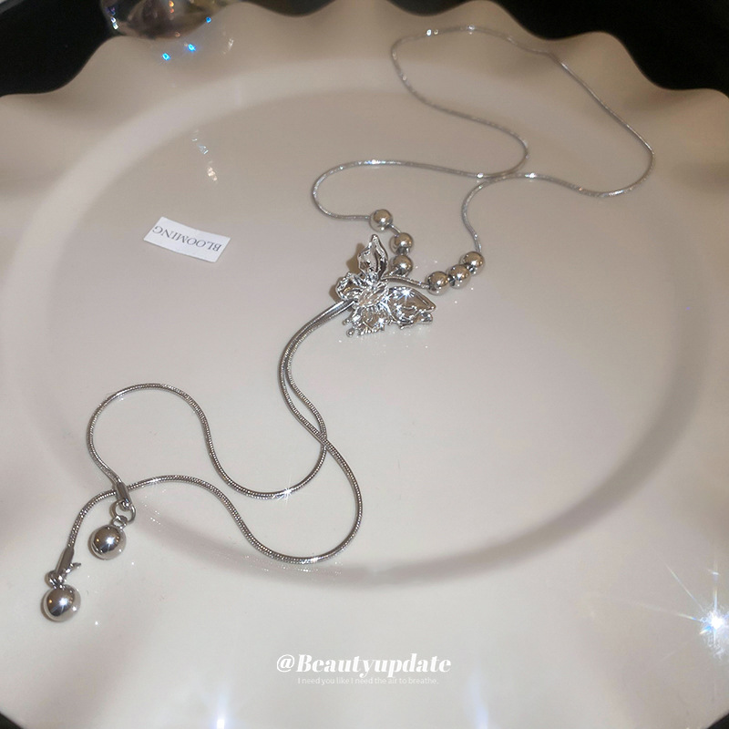Serie de plata Collar de borla de cuentas de mariposa ajustable Cadena de clavícula de moda exquisita Cadena de suéter de diseño de lujo ligero Mujer