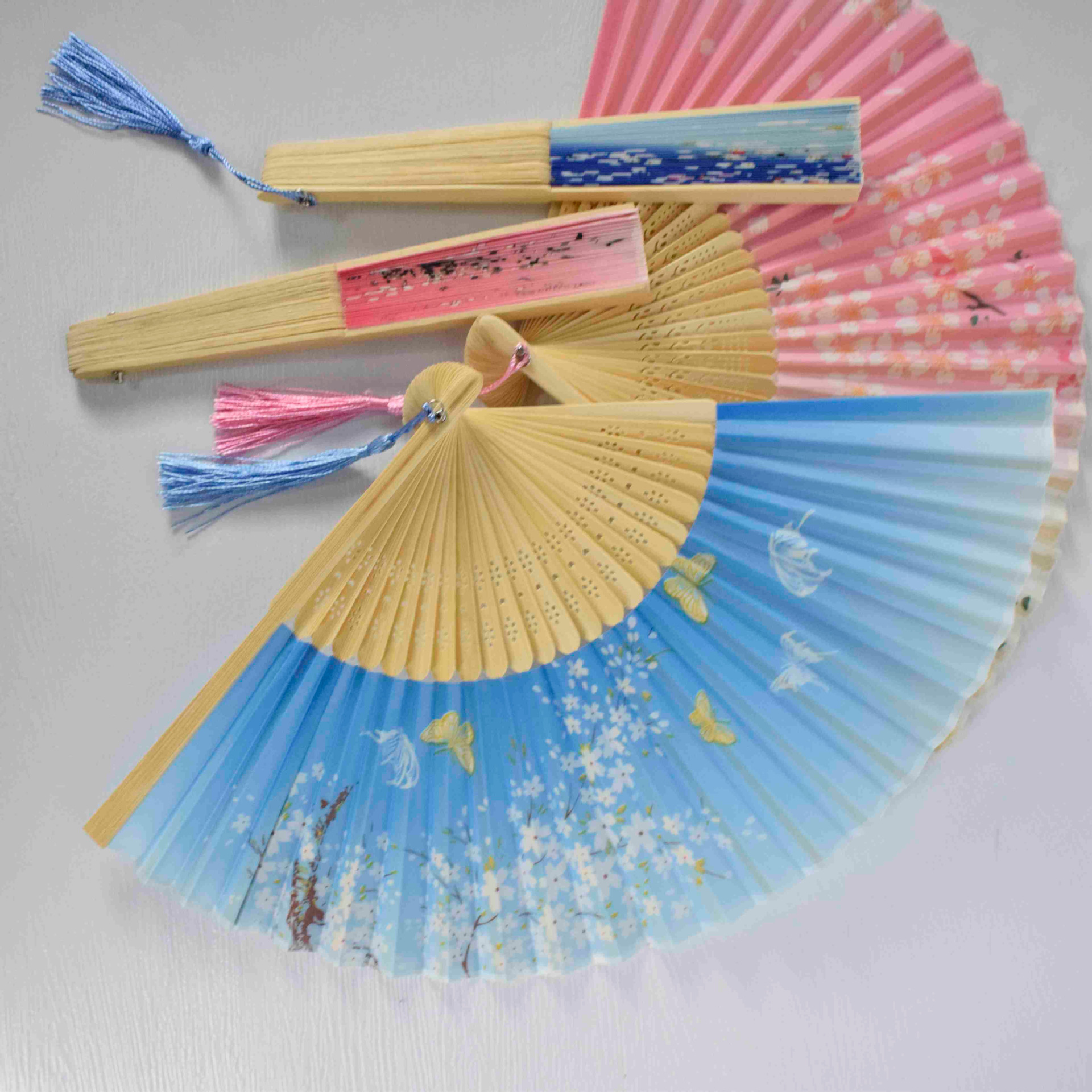 Ventilador de bambú al por mayor, elegante y compacto cheongsam accesorios de ropa Han, ventilador plegable, regalo, ventilador artesanal