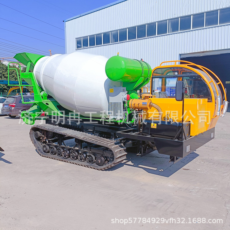 高标农田修建履带搅拌罐车 短途转运爬坡移动搅拌混凝土运输车