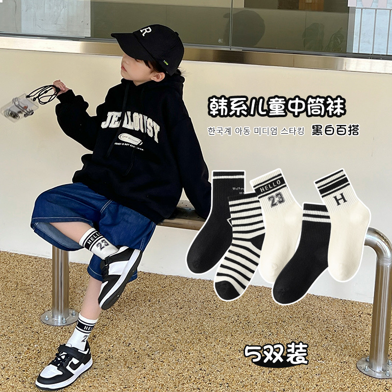 Calcetines PARA NIÑOS Calcetines de algodón de primavera y otoño calcetines de media pantorrilla de las niñas a rayas en blanco y negro de Corea calcetines de moda para Niños Estudiantes de otoño e invierno