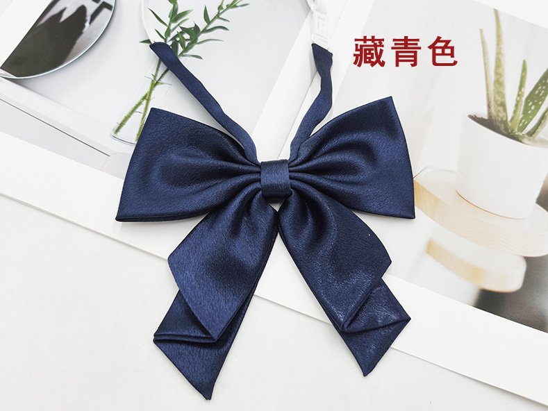 Spot al por mayor color sólido superficie brillante vino negro cuello rojo flor femenino estilo universitario nuevo estilo cola de golondrina plegable pajarita de raíz de pluma grande