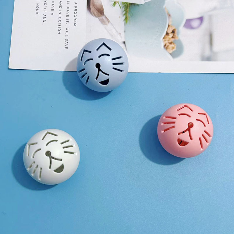 Nuevo gato bolas de juguete bolas de campana de cara de gato bolas de flash bolas de menta para gatos juego de juguetes de plástico