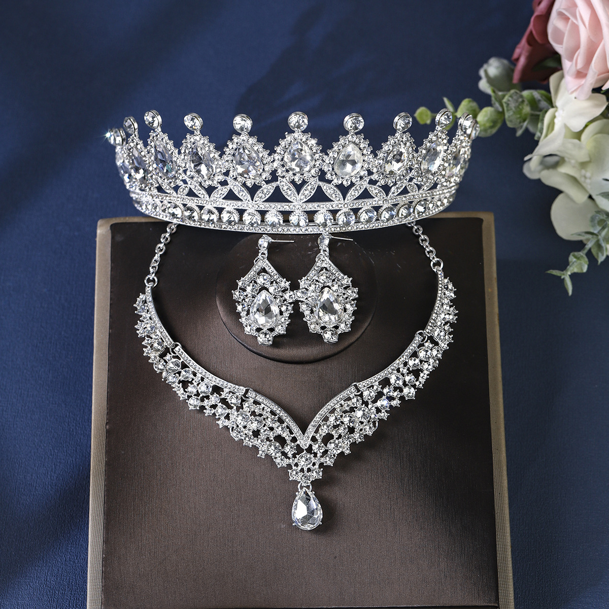 Joyería traje collar pendientes corona de la boda de tres piezas vestido de boda accesorios de la cena collar de novia al por mayor