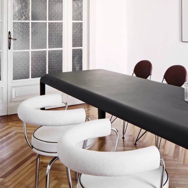 Bauhaus Silla de comedor nórdica Silla de acero inoxidable de lujo ligero Silla de oficina de conferencia de negociación de diseñador simple medieval Silla de respaldo