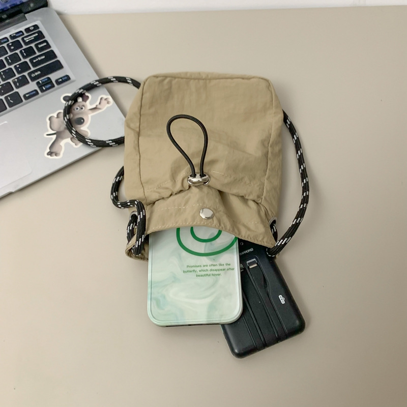 Japón y Corea del Sur literatura y arte de hombro bolso de cuerda bolso pequeño sensación de nicho de moda ligera mini bolso de nylon móvil mujer