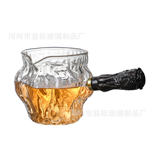 High borosilicate glass male cup thickened wooden handle hammer pattern side handle male cup pouring tea cup walnut tea sea glass fair cup