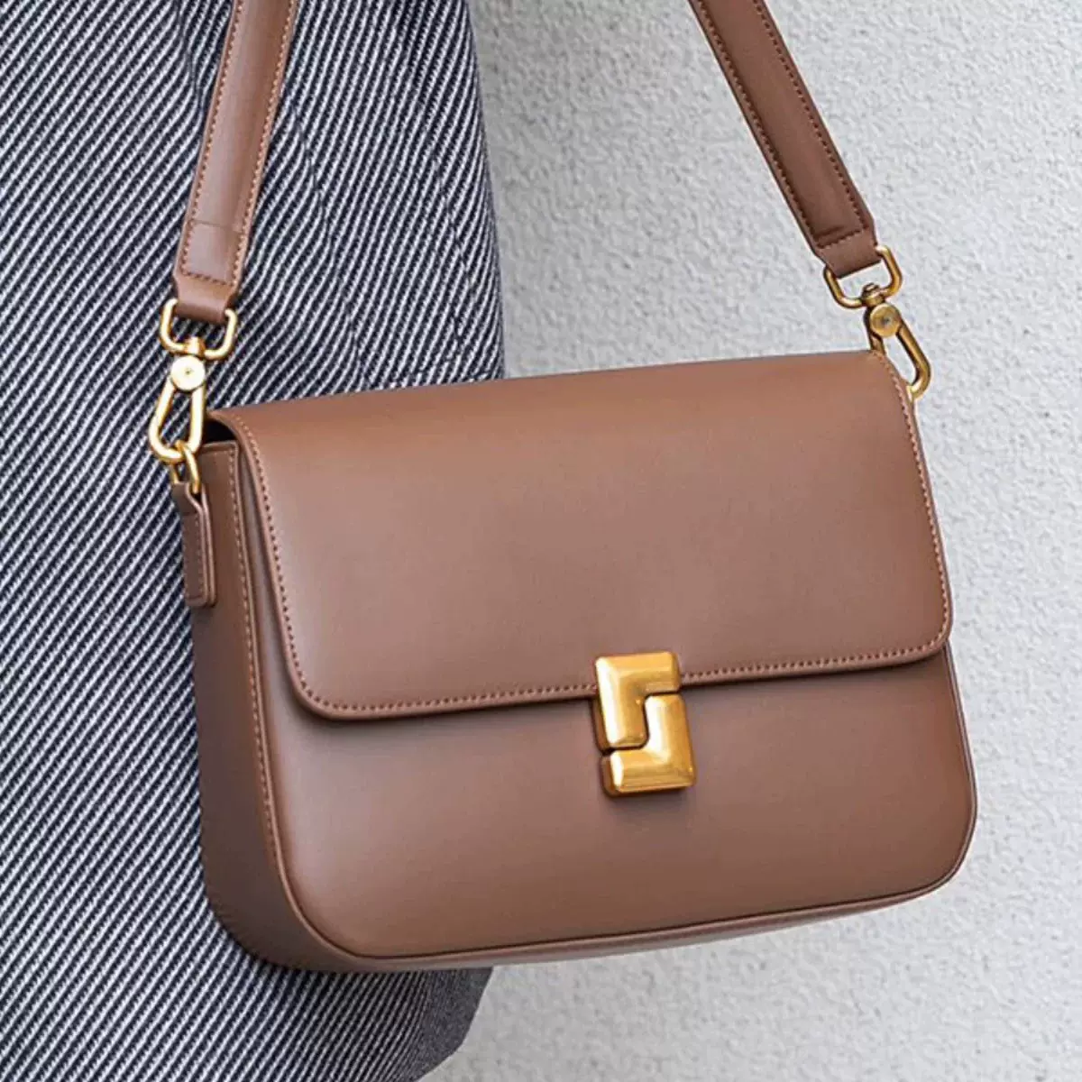 真皮包包女包2025新款秋冬斜跨包女士通勤单肩豆腐包小方包牛皮包