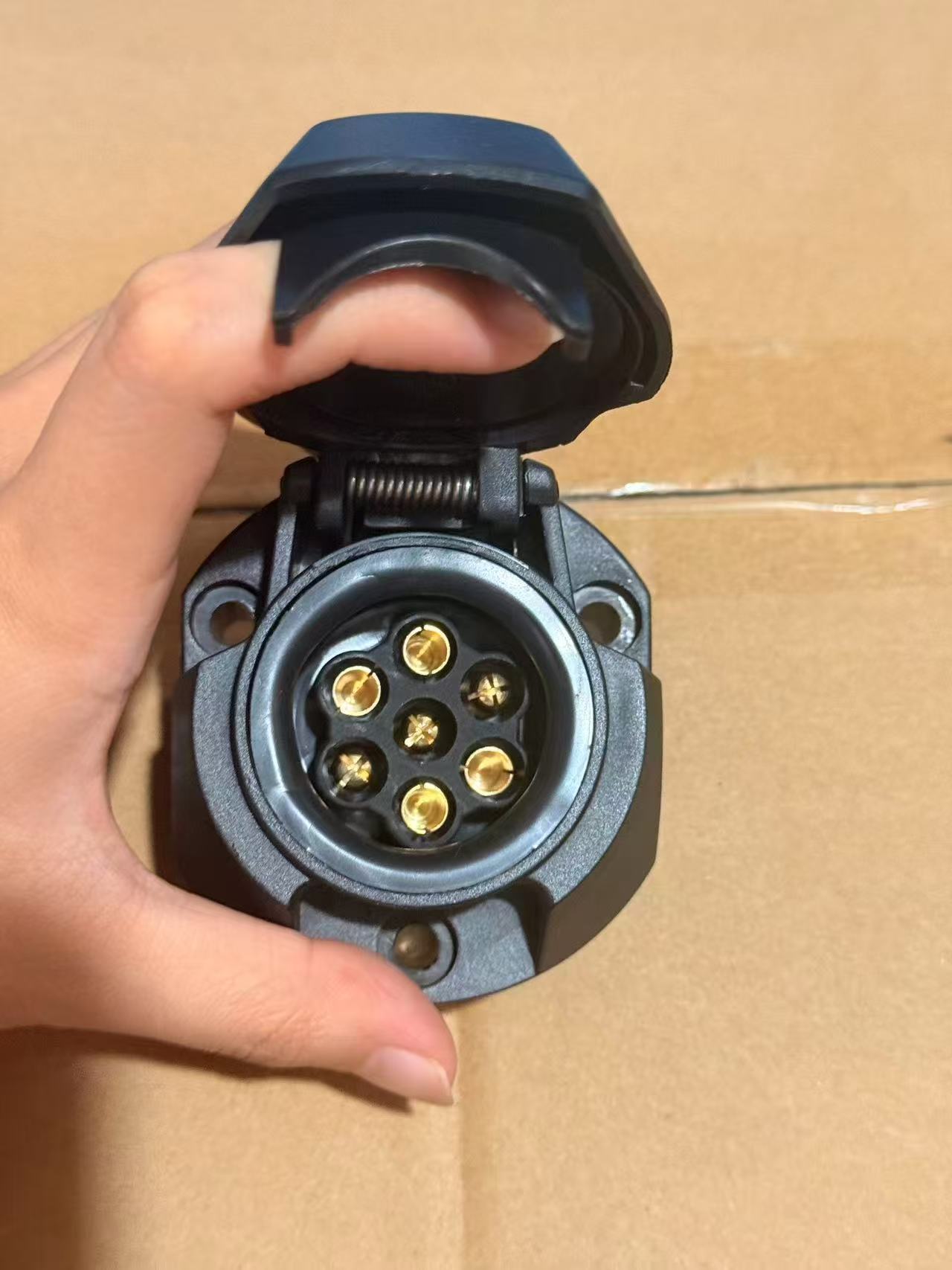 European-Style 7-Pin Socket Plug Small Trailer Rv Yacht Wiring Connector Direct from Manufacturer