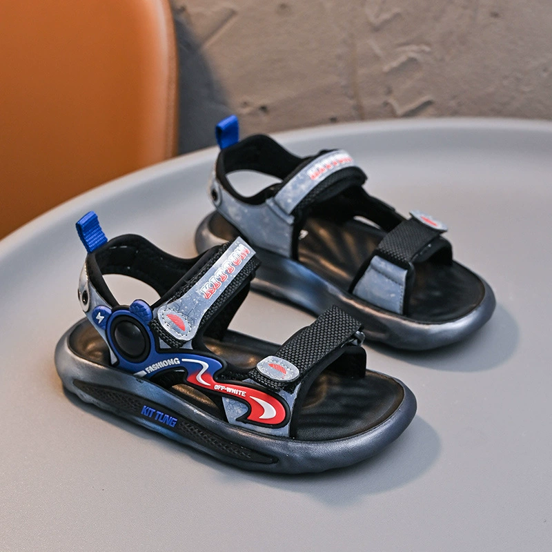 Сандалии для мальчиков 2024 новый летний детский мягкий фон нескользящая кожаная студенческая обувь для мальчиков пляжная обувь