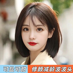 かつらの女性のショートヘアのショートヘアの年齢を減らします。