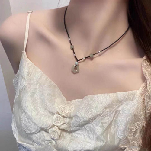 Chinese-style small plum blossom jade bead necklace embellished with small pearls, minimalist design, fresh and light, versatile, ancient style accessories