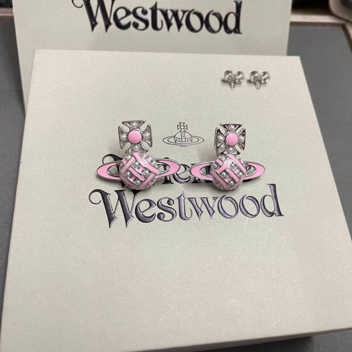 Весна и лето новые серьги Vivienne Westwood CASSIE эмалевые плоские Saturn жемчужные