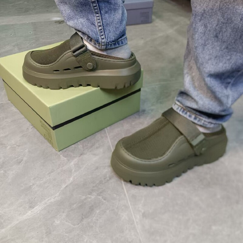 26 New Models of Oil-Resistant Tasman Plastic Film Crocs-Style Clogs for Couples, Fashionable Thick-Soled Lightweight Breathable Mesh Shoes and Slippers