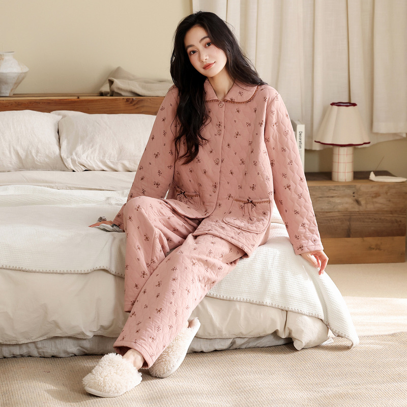 Women's autumn and winter pajamas, featuring an air-cotton interlayer, pure cotton, thickened long sleeves, a simple and lightweight design, and a quilted lining, making it a comfortable winter loungewear set Women's autumn and winter pajamas, featuring an air-cotton interlayer, pure cotton, thickened long sleeves, a simple and lightweight design, and a quilted lining, making it a comfortable winter loungewear set