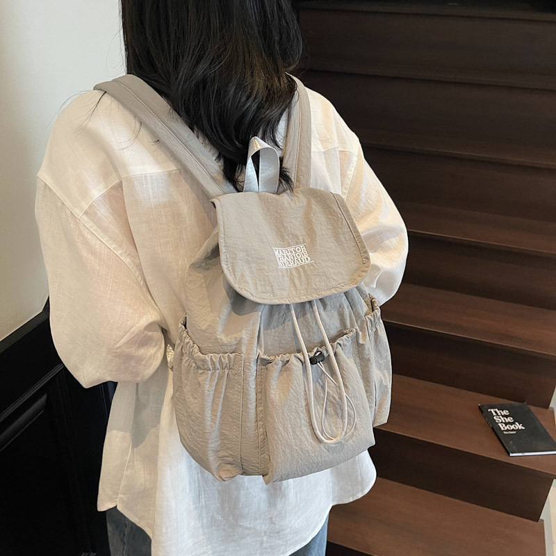 女子高校生用リュックサック、2025年冬新作、おしゃれなレタープリントバックパック、シンプルで大容量のトラベルバッグ|undefined