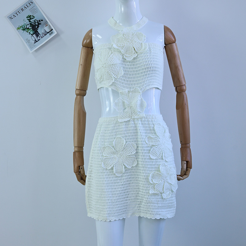 Gestricktes Damen Strandkleid Mit Neckholder Und Blumenmuster_voghion.com