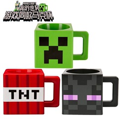 私の世界のゲームの周辺のマグカップのMinecraftの最後の影の人のTNTは苦労してコップの子供のコップを恐れます。