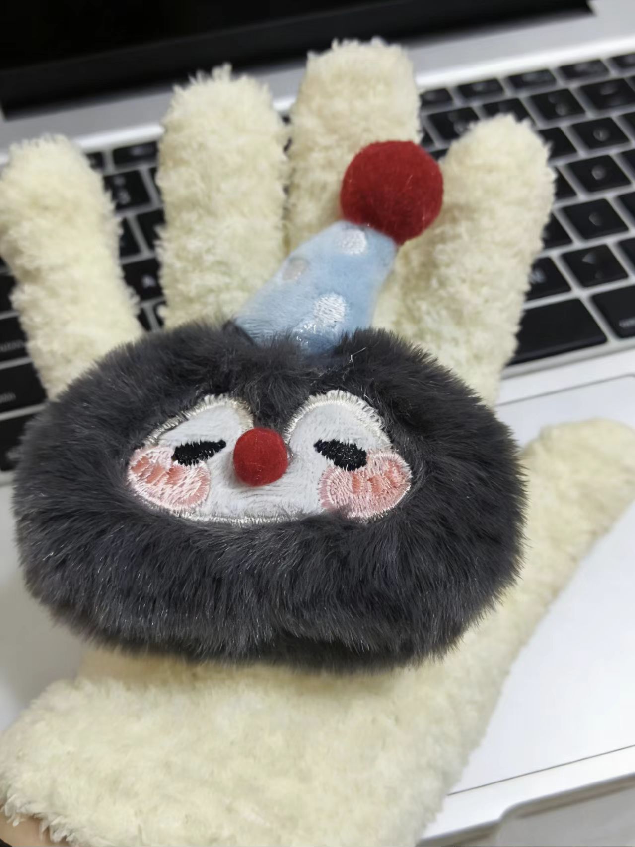 펭귄 노란색 장갑