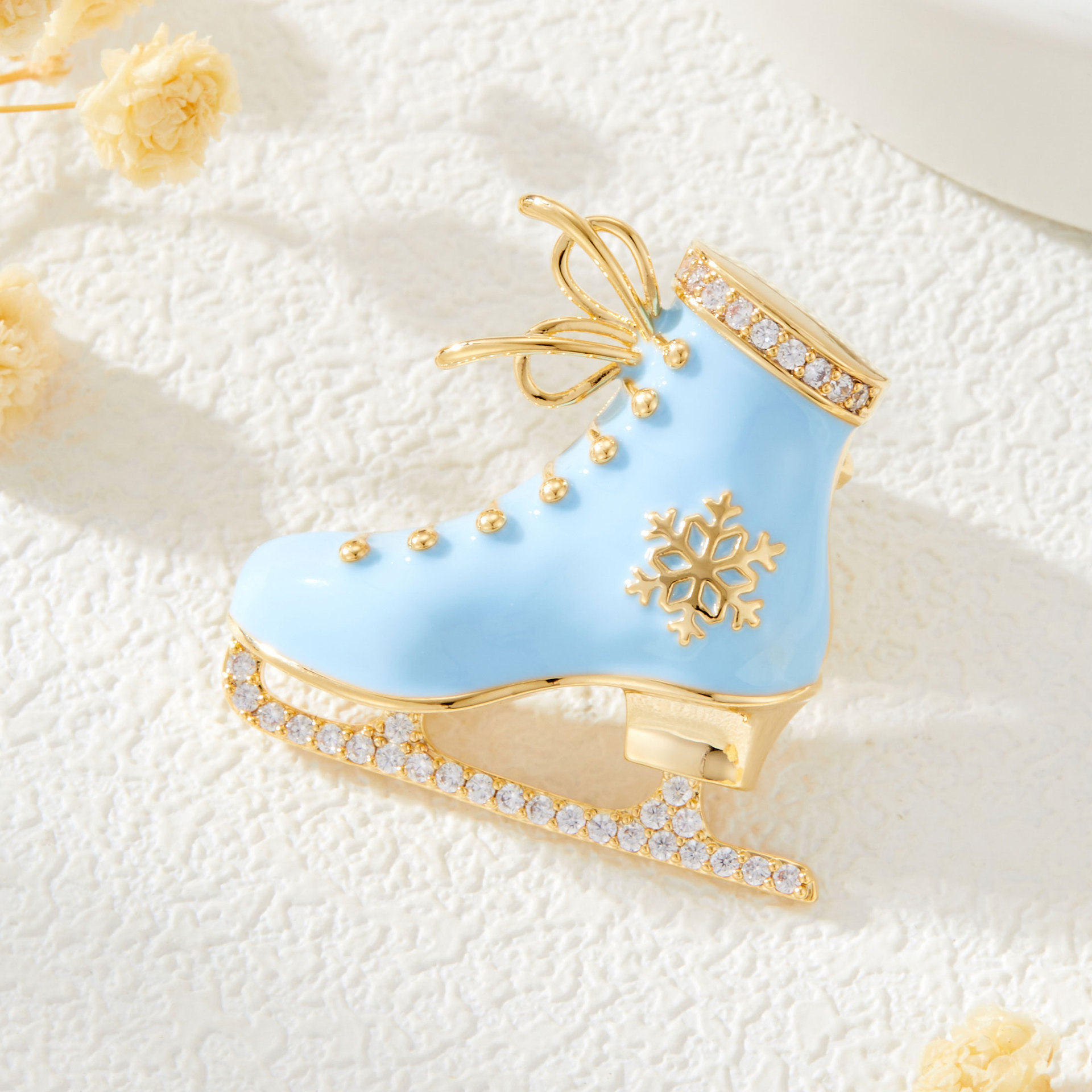 Ice and Snow Romantic Fresh Blues Enamel Skate Brooch Fashion Light Luxury Elegant Clothing Brooch Exquisite Popular Pin