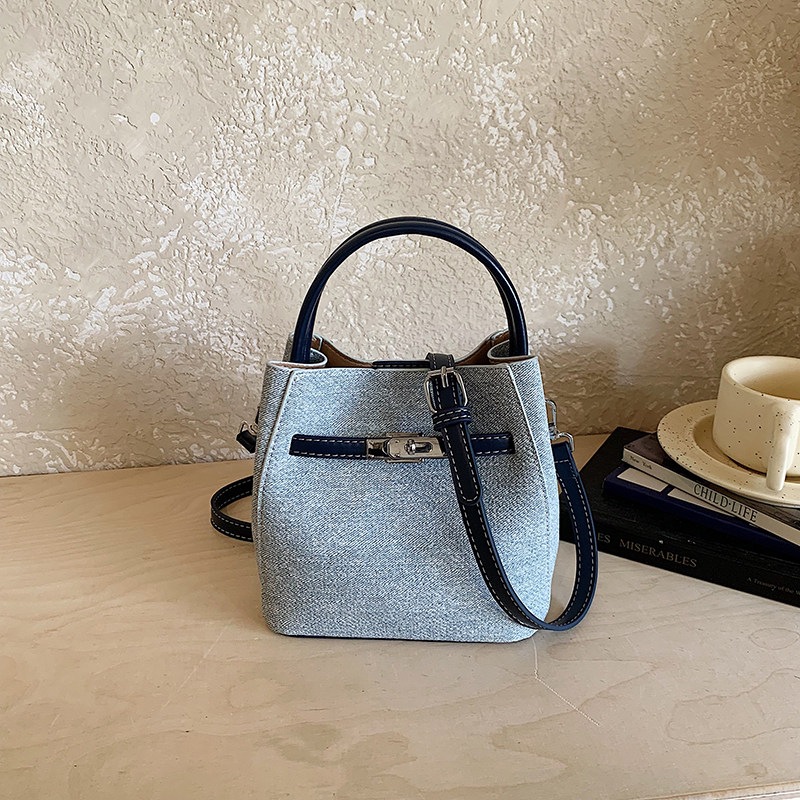 2026 bolsas de verano para mujeres de viaje oblicuo nuevo estilo de gran capacidad de moda versátil bolso de hombro popular simple
