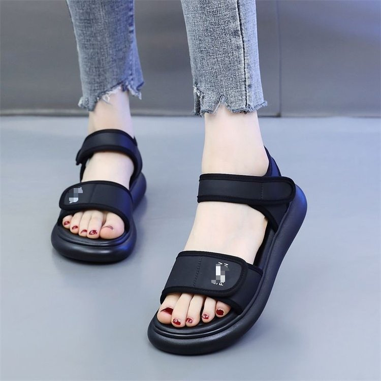 Sandalias deportivas para mujeres verano 2026 nuevo dulce velcro plano para mujeres embarazadas zapatos de playa anti-deslizantes romanos