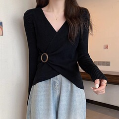 お腹を隠す不規則なクロスニットの上着は秋冬の太った妹が腰を収めてやせている長袖の底のシャツのデザイン感が小さいです。