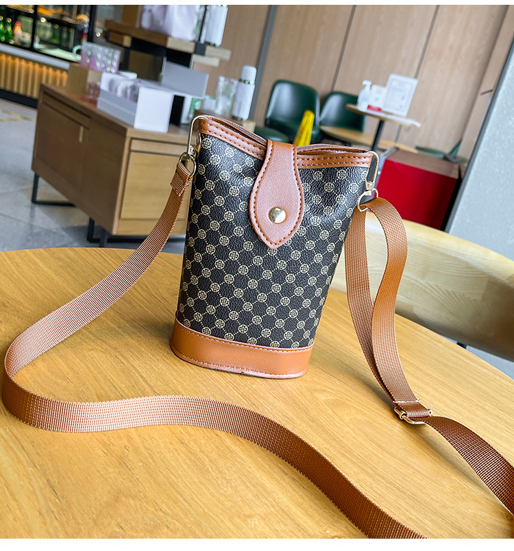 Damentaschen 2024 neuer Stil Kontrastfarbe Blumenschnalle vertikale Pommes-Frites-Tasche lässig einfache kleine quadratische Tasche Handytasche trendy_voghion.com