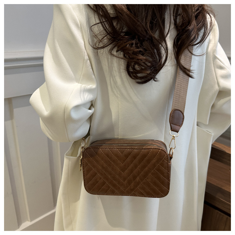 150g Weight Nylon Lining Material Sewing Thread Fashion Element Zipper Closure Type Single Shoulder Strap Strap Type Crossbody Bag Bags Type Casual, Daily, Shopping Occasion Pu Leather Material Solid Color, Lingge Pattern All Seasons Season Women's Gender Classic Style Style Square Shape Women's Pu Leather Solid Color Lingge Classic Style Sewing Thread Square Zipper Crossbody Bag 11