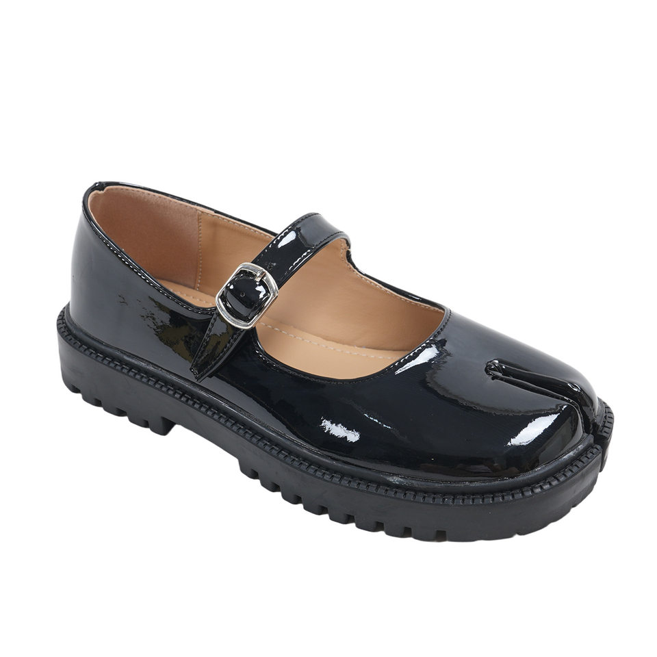 Giày Mary Jane mũi tròn tách ngón, quai ngang, đế dày tôn chiều cao, gót 3–6 cm — đen