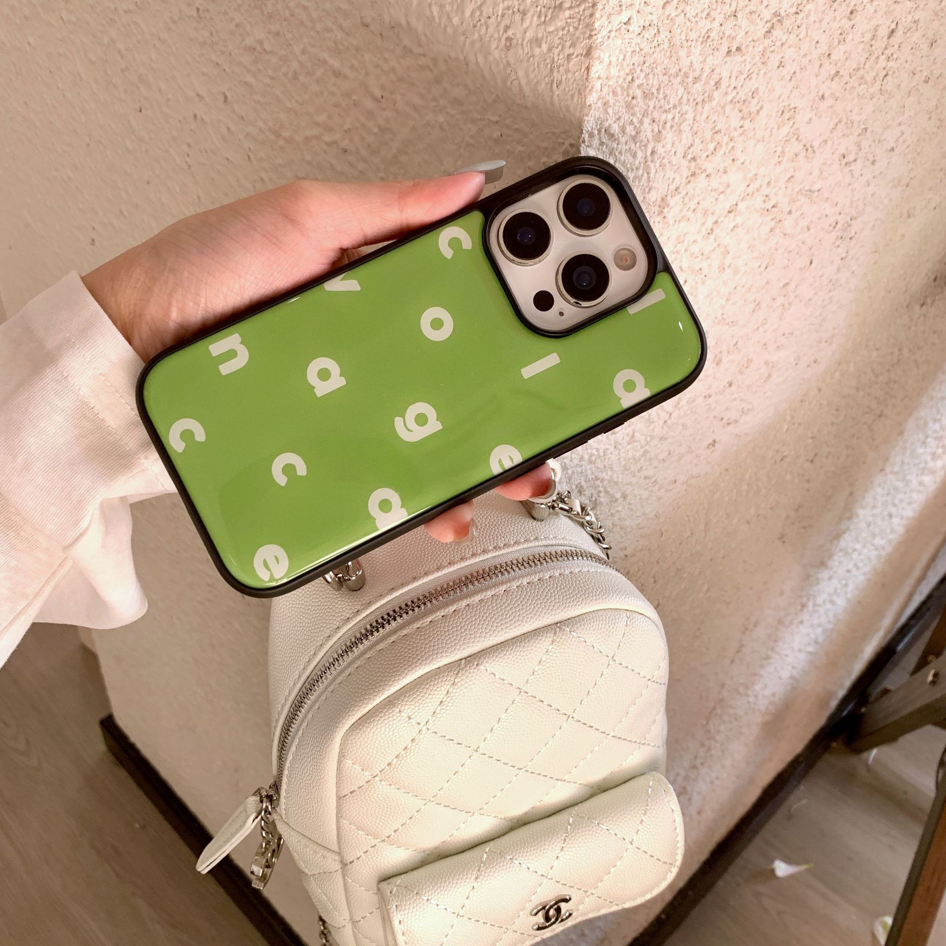 Personalidad nicho color letras inglesas aplicables Apple 16ProMax funda para teléfono móvil 15Pro pareja 14/13 nuevo 16