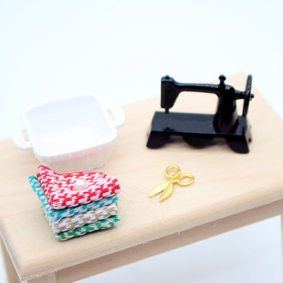 Dollhouse doll house retro desktop sewing machine suit handmade wool sewing creative miniature furniture mold