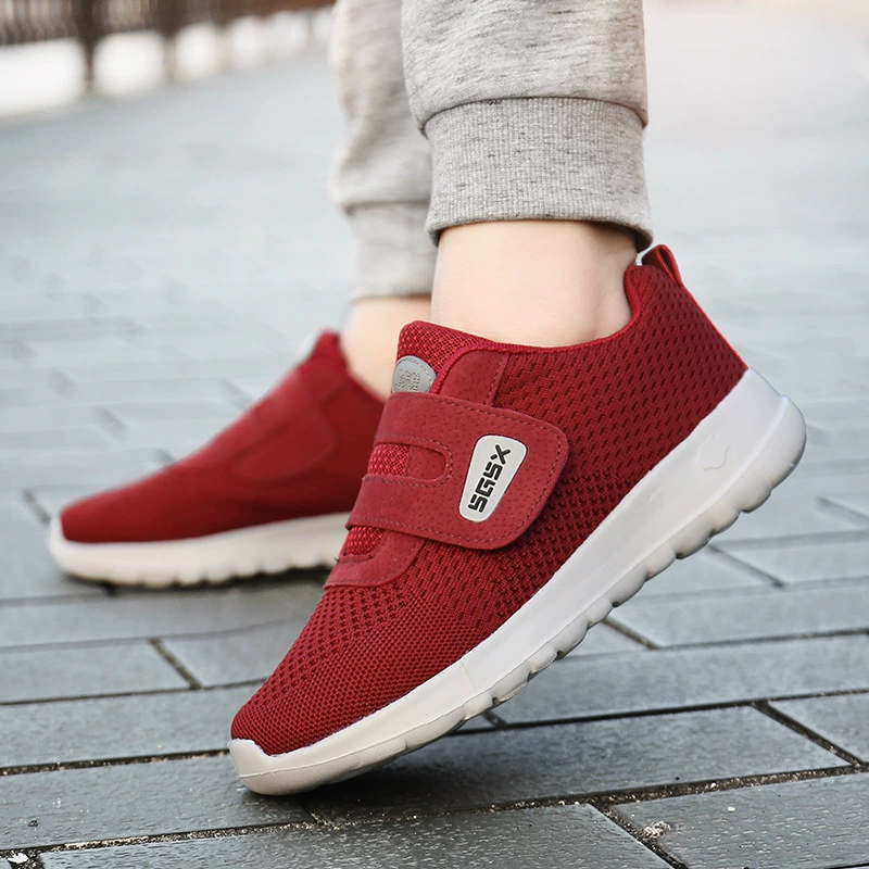 Старая пекинская обувь для пожилых женщин, весенняя новая спортивная обувь для мам с дышащей сеткой, нескользящая удобная прогулочная обувь для среднего и пожилого возраста